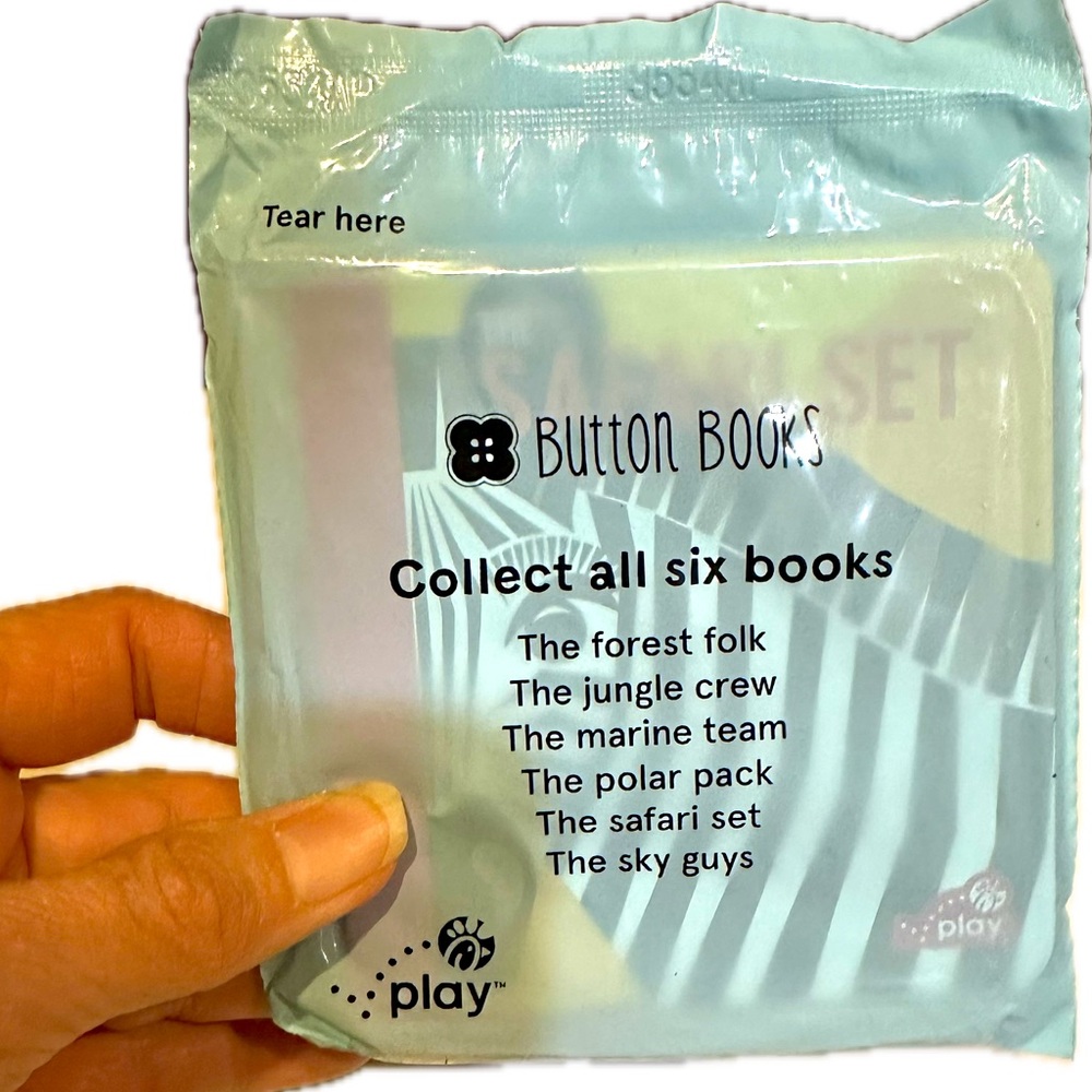2025 THE SAFARI SET BUTTON BOOKS BOARD BOOK COLLECTION CHICK FIL A KIDS MEAL TOY